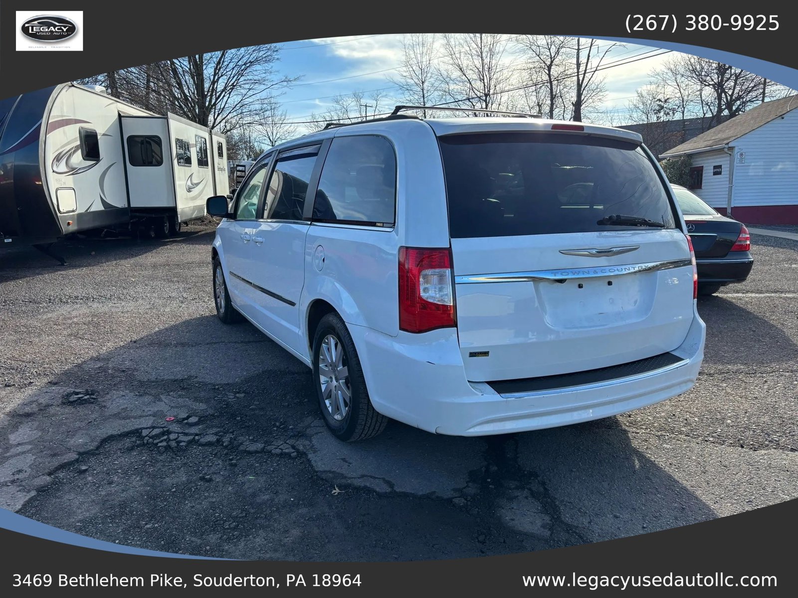 Used 2016 Chrysler Town & Country Touring FWD image 7