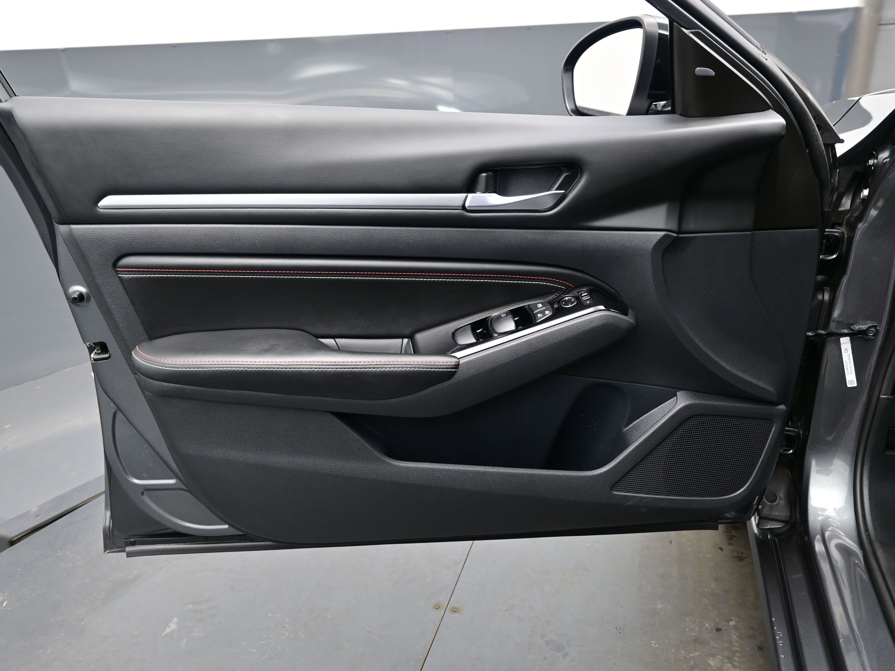 Used 2023 Nissan Altima 2.0 SR image 9