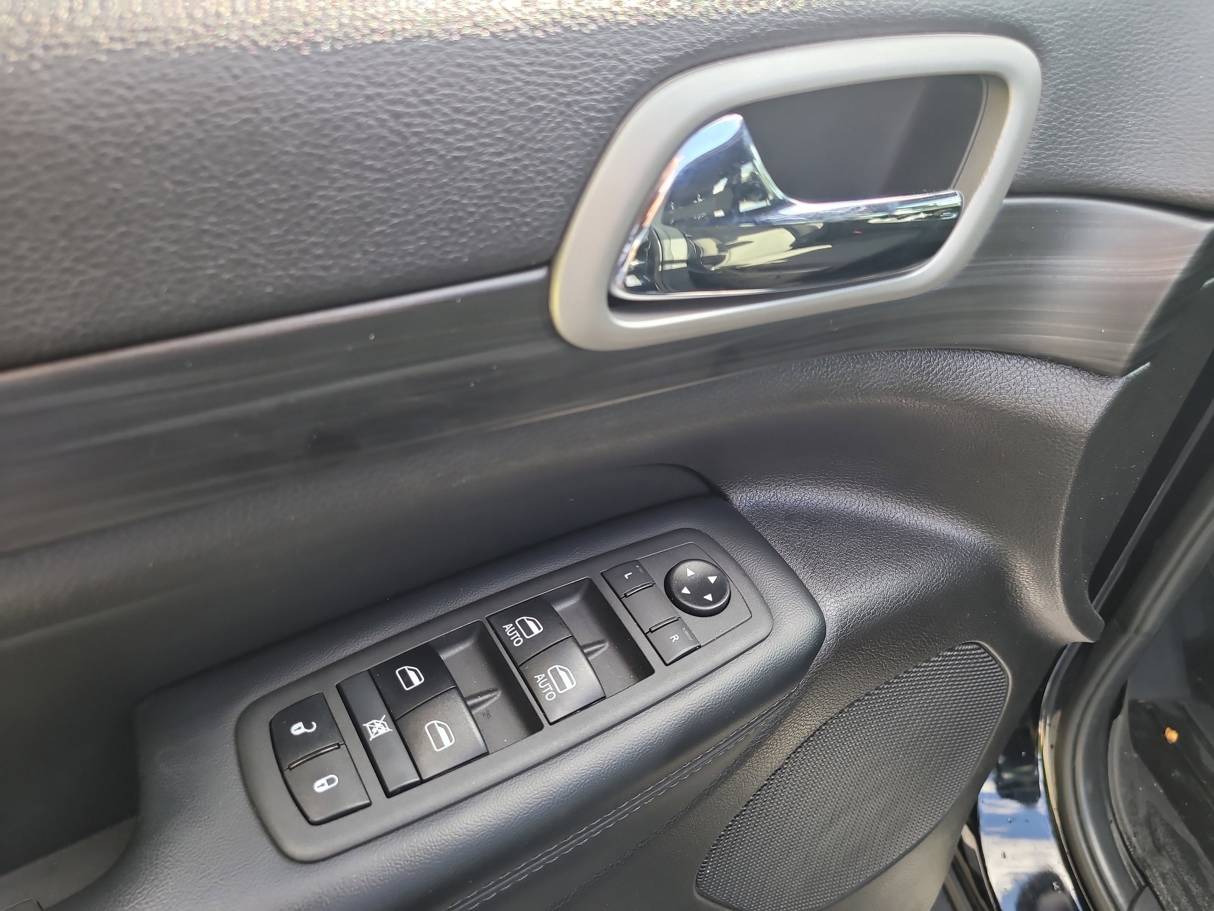 Used 2021 Jeep Grand Cherokee Laredo image 17