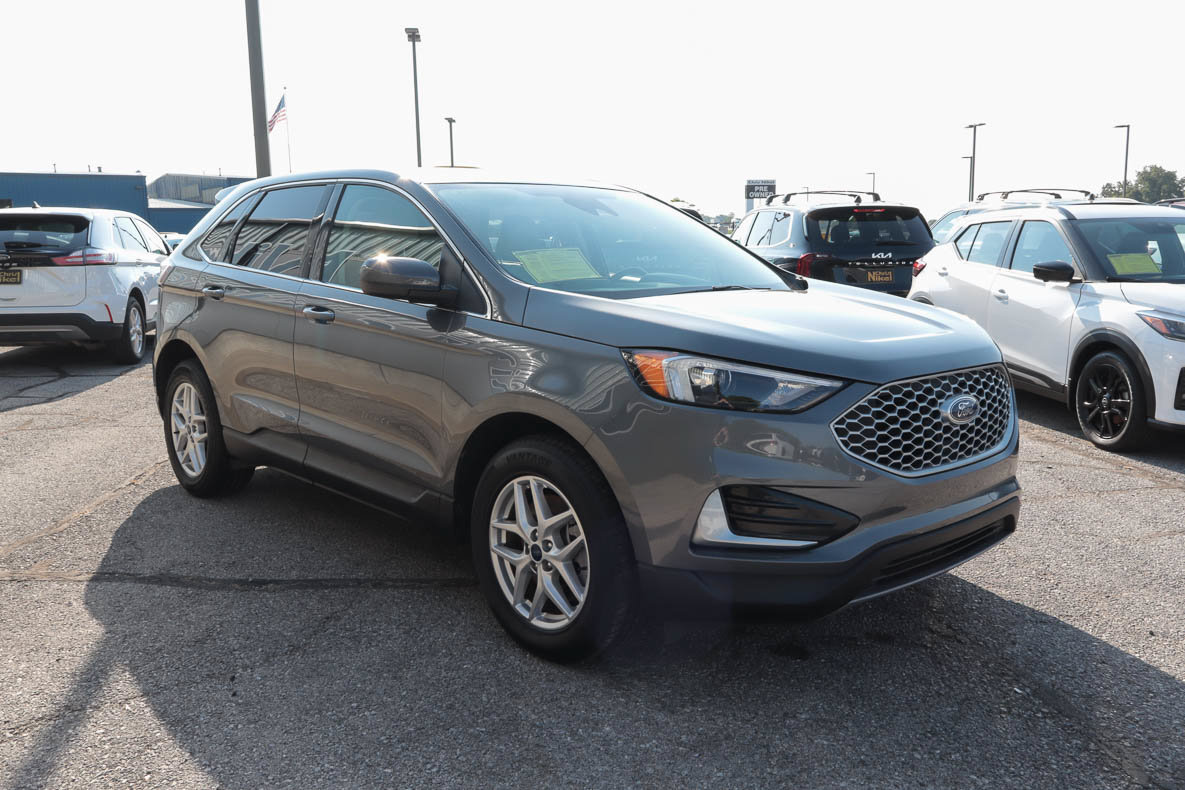 Used 2024 Ford Edge SEL AWD/4WD image 3