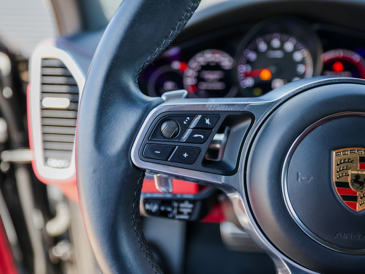 Certified 2023 Porsche Cayenne S Platinum image 17