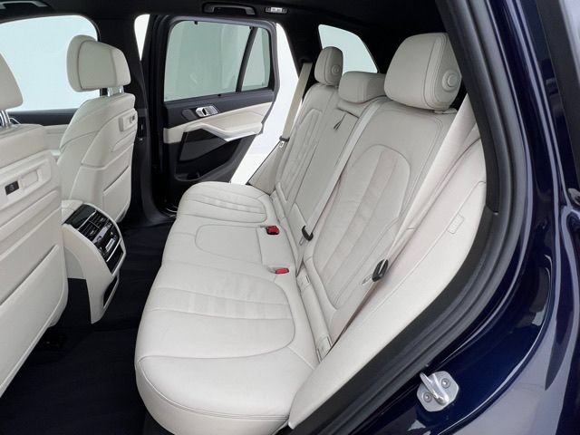 Used 2020 BMW X5 xDrive40i w/ Executive Package AWD/4WD image 17