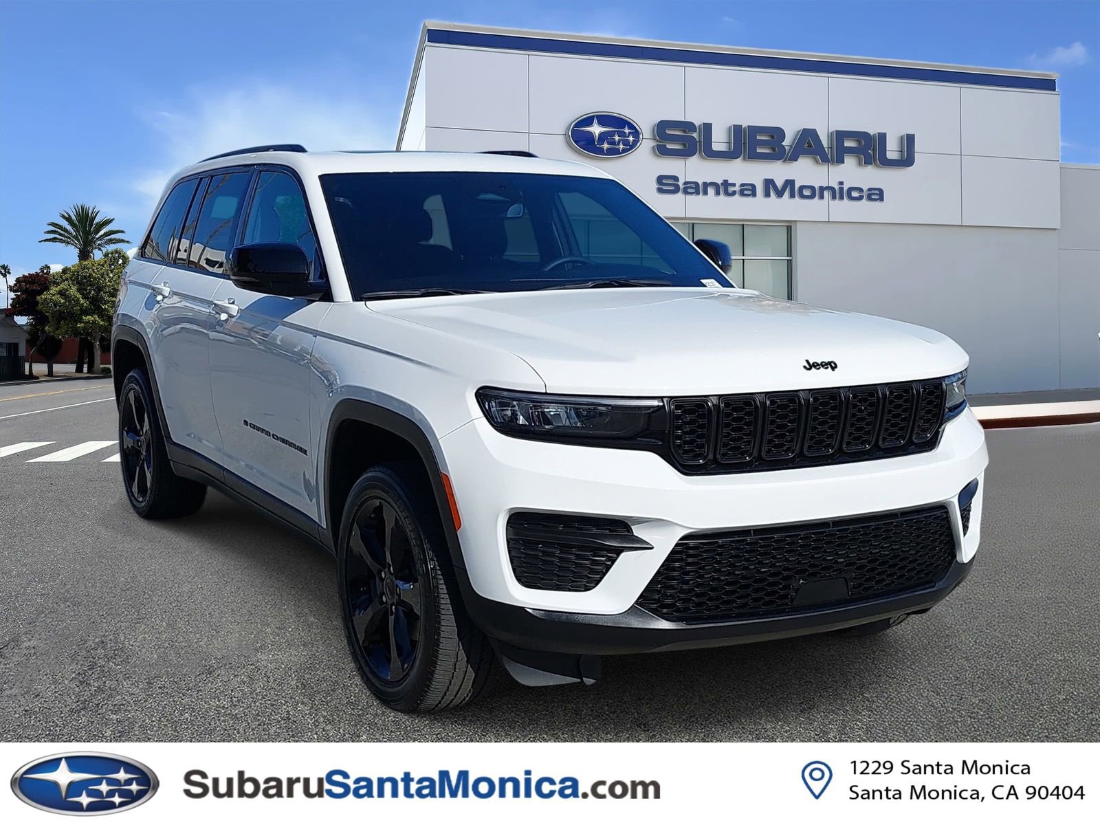 Used 2024 Jeep Grand Cherokee Altitude RWD image 1