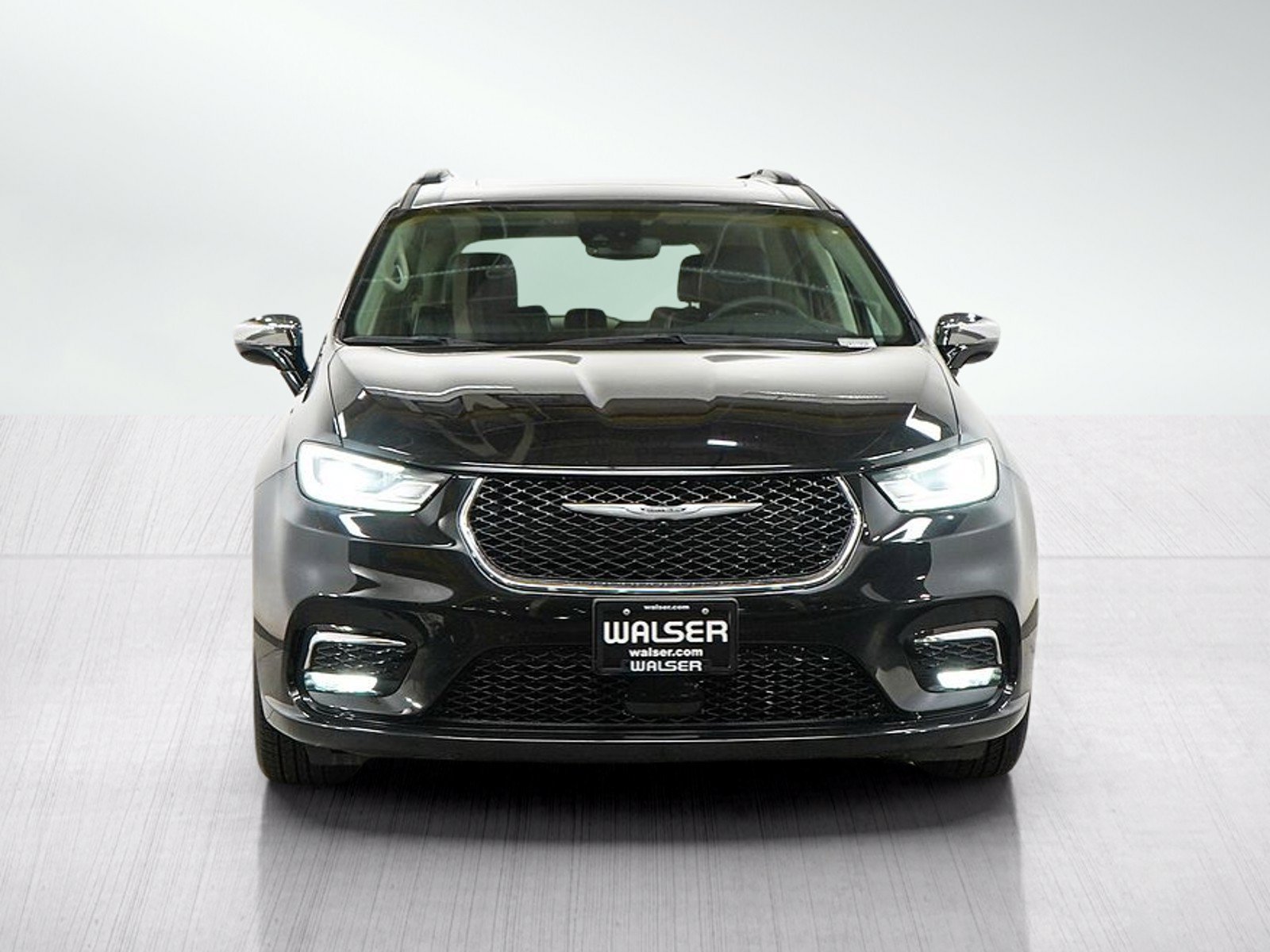 Used 2023 Chrysler Pacifica Limited FWD image 11
