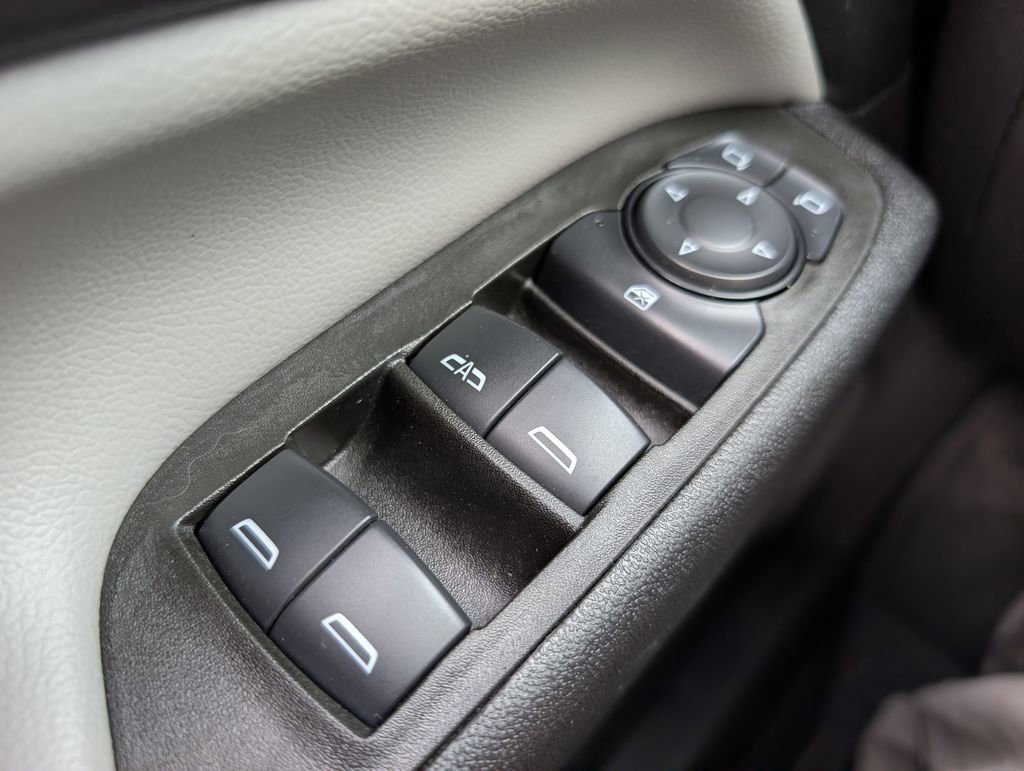 Used 2024 Chevrolet Equinox LS w/ LS Convenience Package image 32