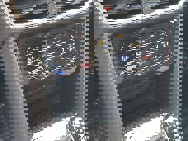 Certified 2025 Volkswagen Taos SE image 25