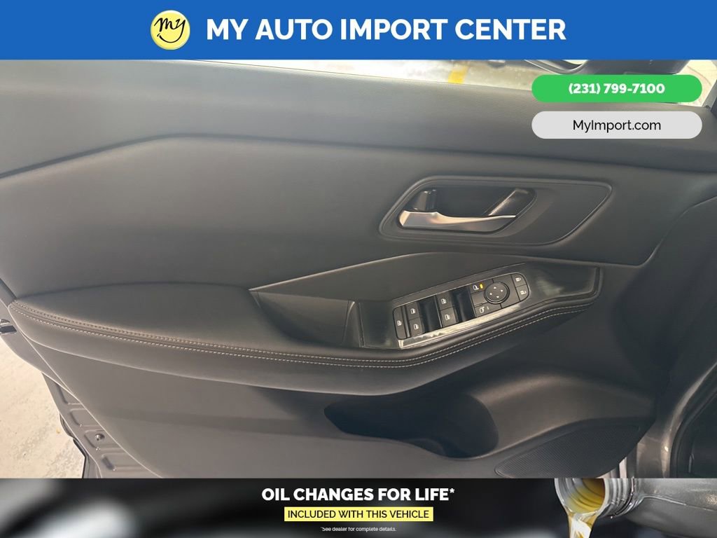 Used 2025 Nissan Rogue SV image 10