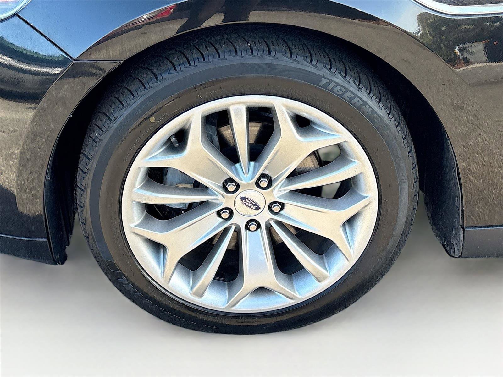 Used 2015 Ford Taurus Limited image 30