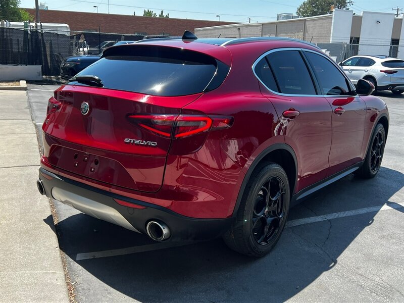 Used 2018 Alfa Romeo Stelvio Ti Lusso AWD/4WD image 7