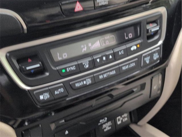 Used 2022 Honda Pilot Touring image 39