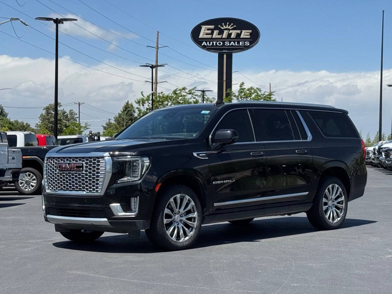 Used 2023 GMC Yukon XL Denali AWD/4WD image 1