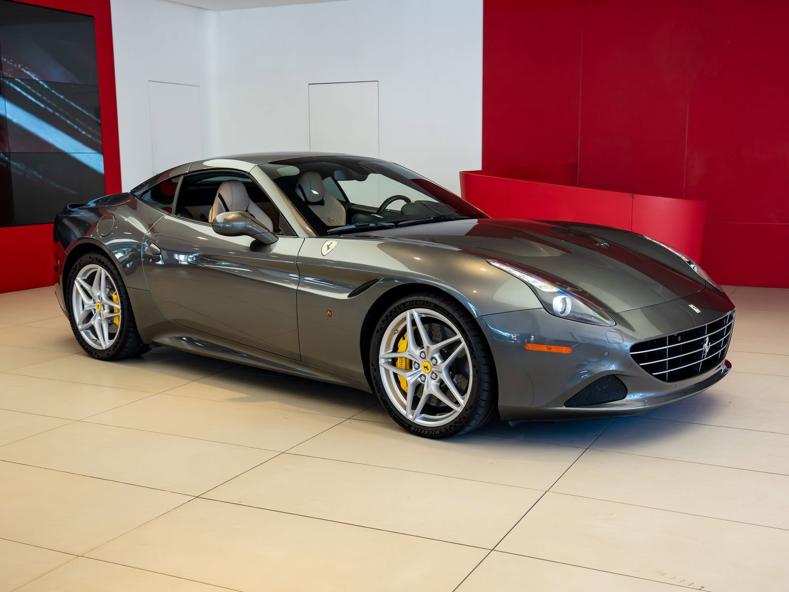 Certified 2017 Ferrari California T RWD image 31
