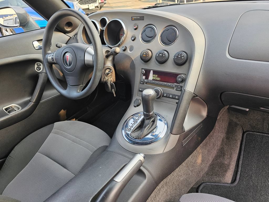Used 2006 Pontiac Solstice Convertible w/ Power Package RWD image 12