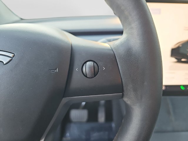 Used 2023 Tesla Model Y Long Range AWD/4WD image 17