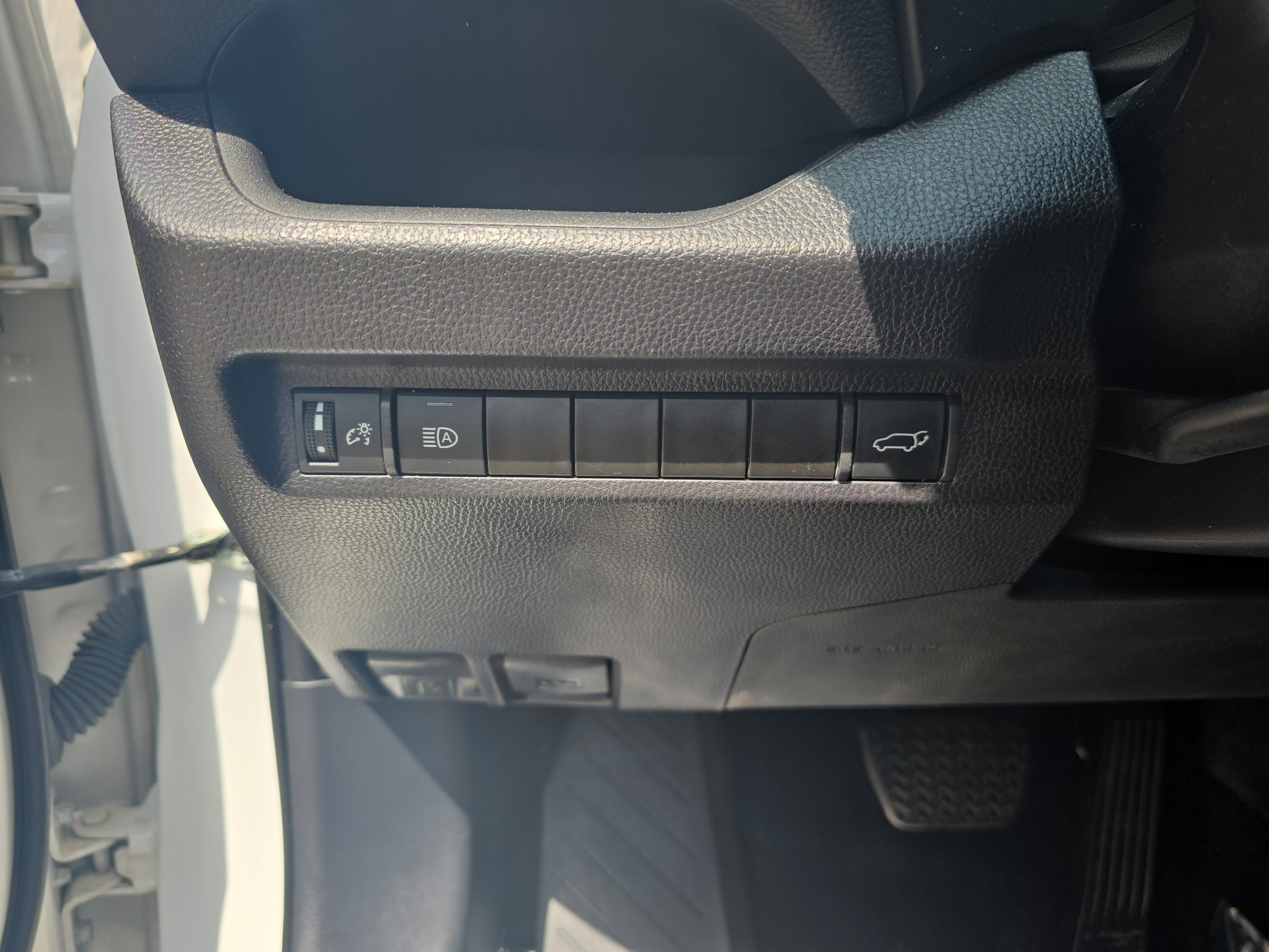 Used 2025 Toyota RAV4 XLE Premium FWD image 26