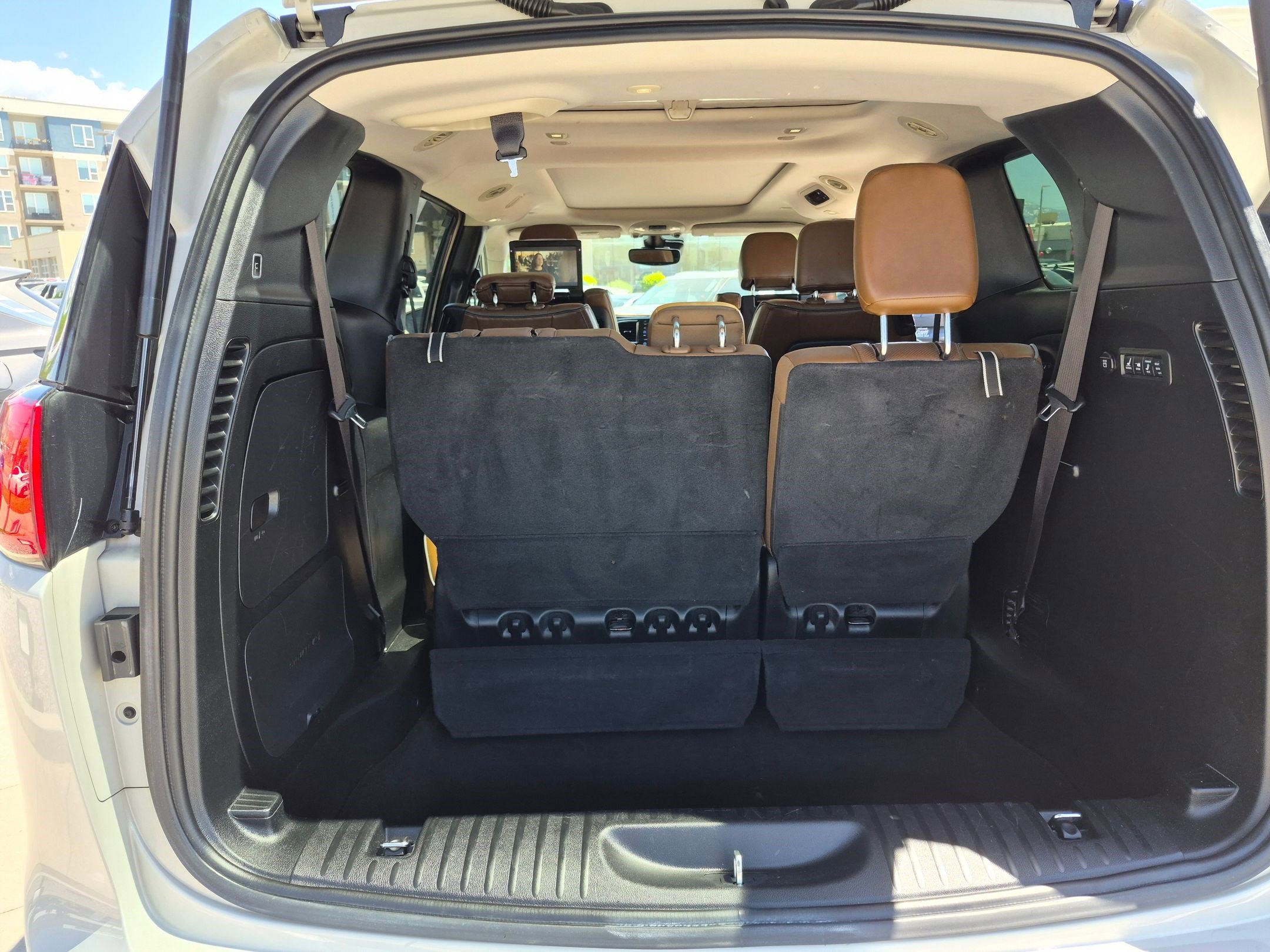 Used 2017 Chrysler Pacifica Limited w/ UConnect Theater Package FWD image 30