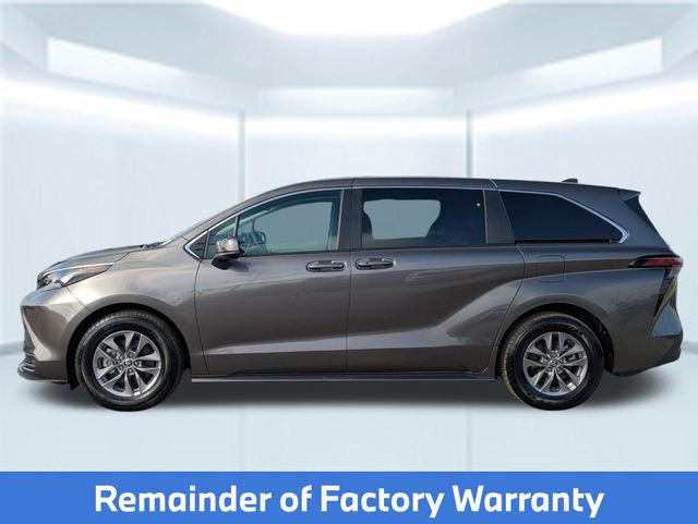 Used 2024 Toyota Sienna LE image 2