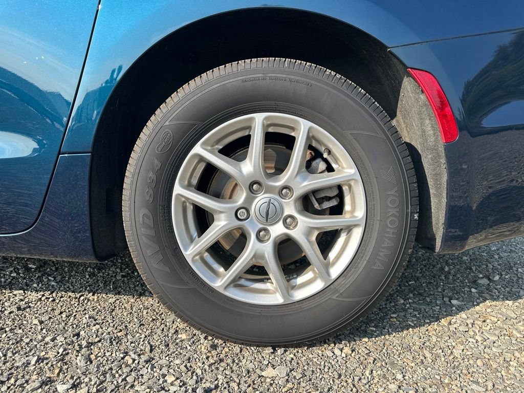 Used 2025 Chrysler Pacifica Select FWD image 4