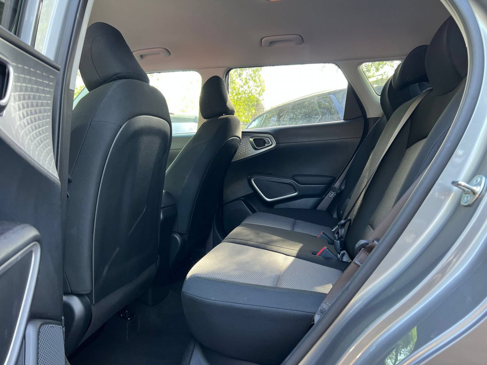 Used 2025 Kia Soul LX w/ LX Technology Package FWD image 23