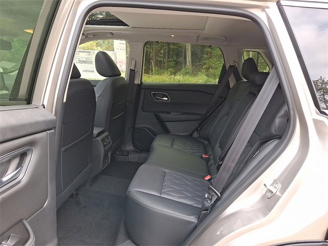 New 2026 Nissan Rogue Platinum image 5