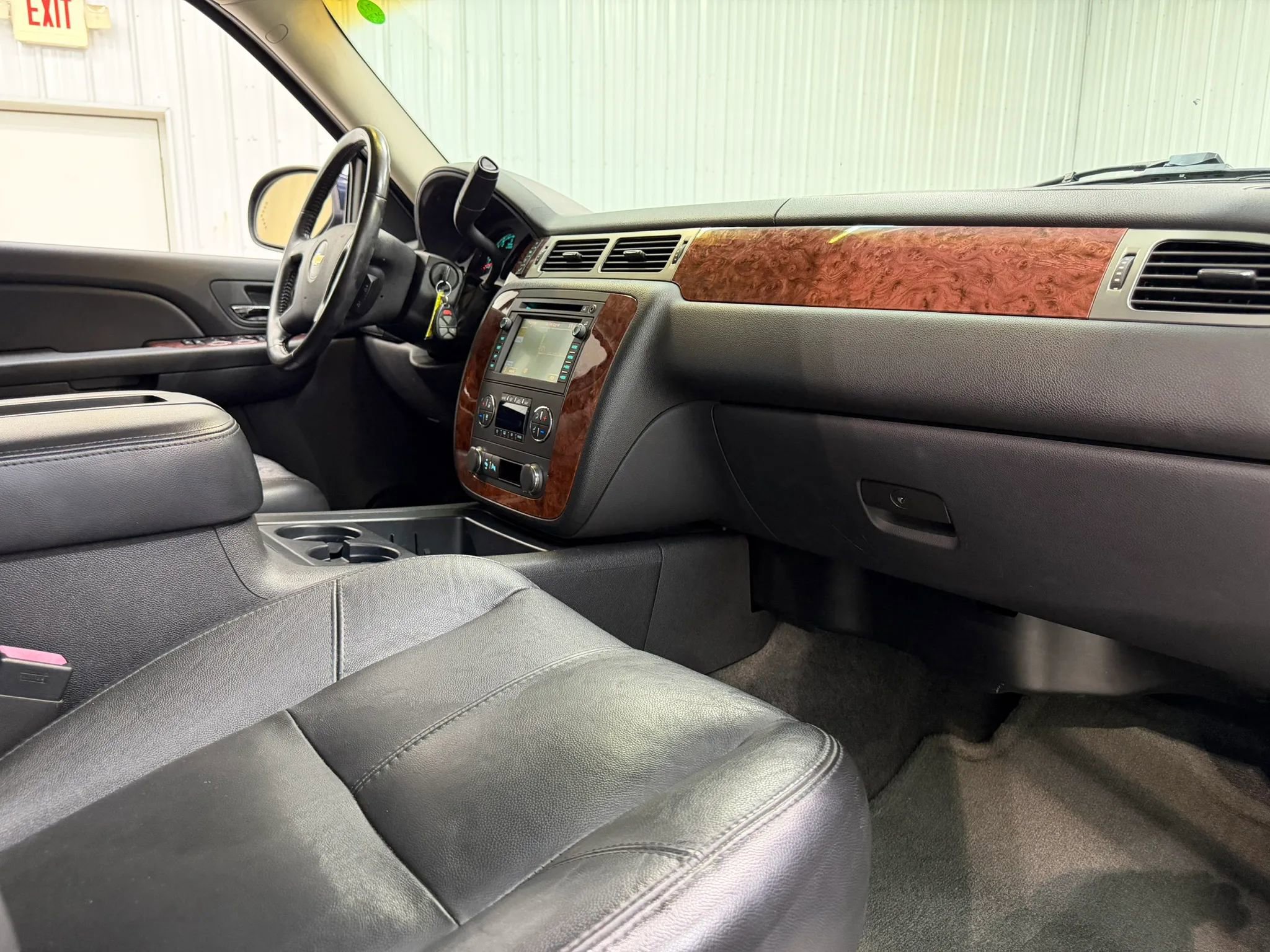 Used 2007 Chevrolet Suburban 2500 LT w/ LT Preferred Equipment Group AWD/4WD image 14