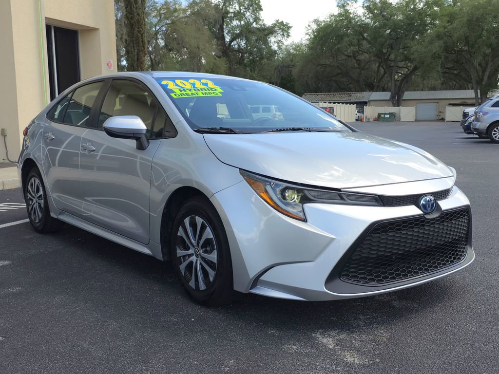 Used 2022 Toyota Corolla LE image 3