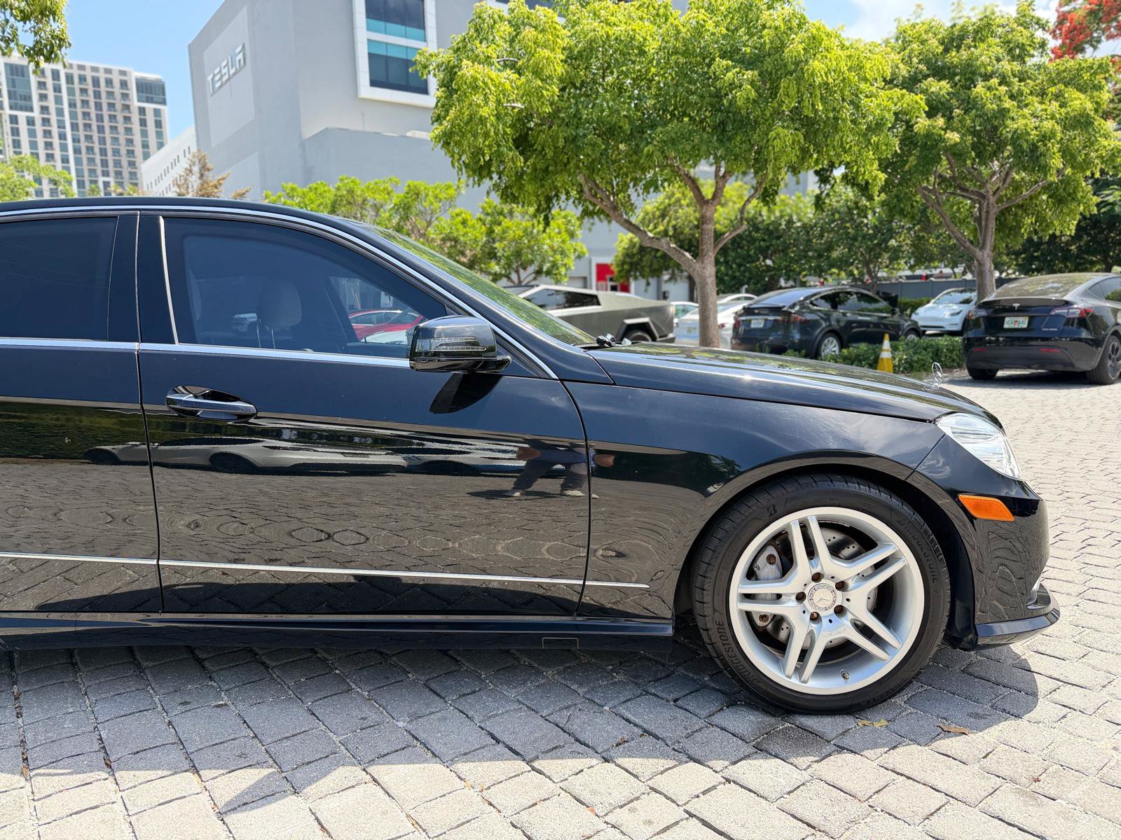 Used 2010 Mercedes-Benz E 550 Sedan image 16