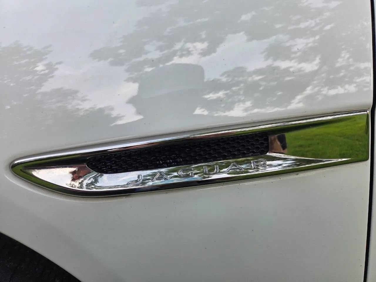 Used 2017 Jaguar XE Premium AWD/4WD image 33