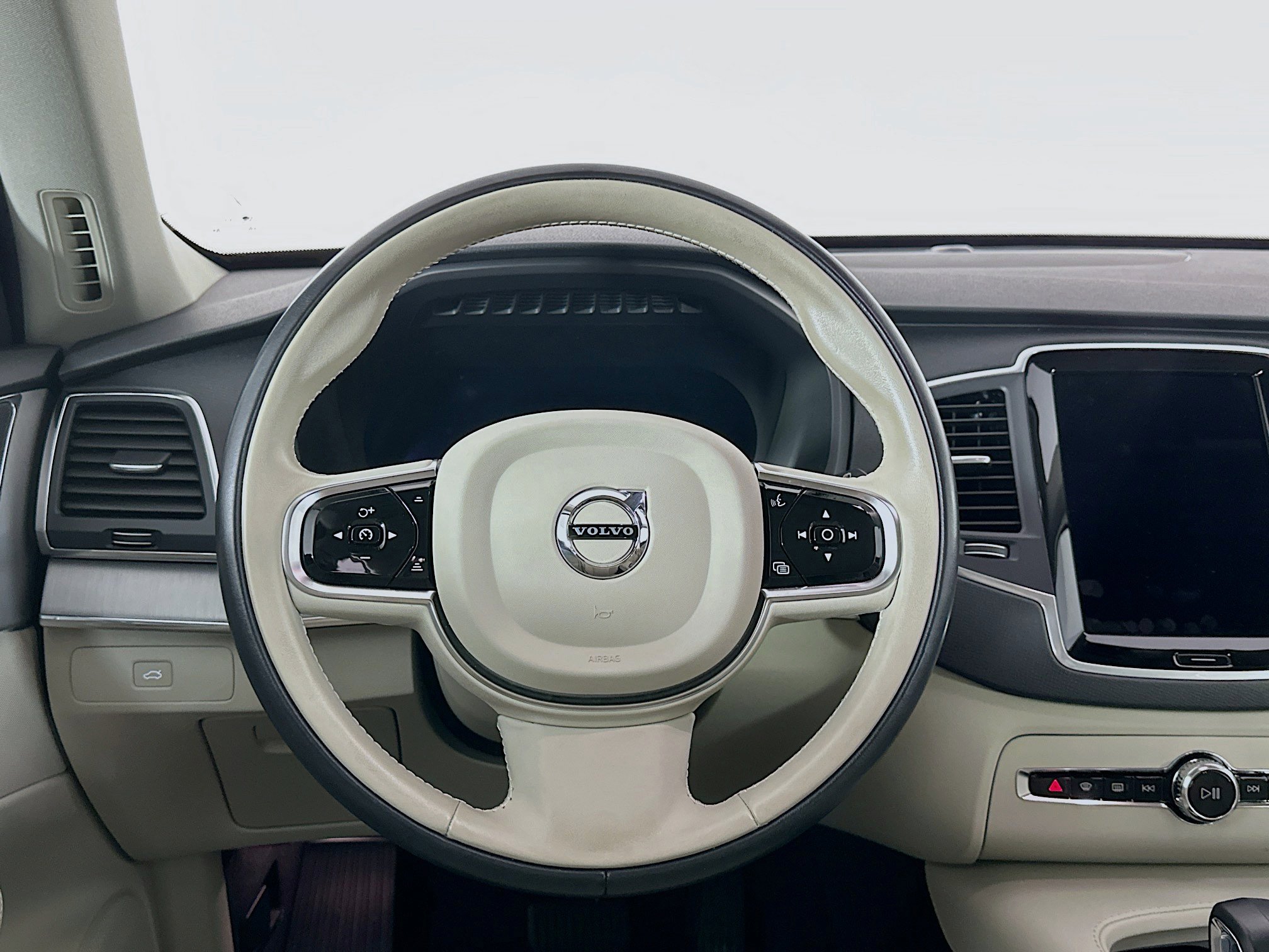 Used 2024 Volvo XC90 B5 Core w/ Protection Package Premier image 18