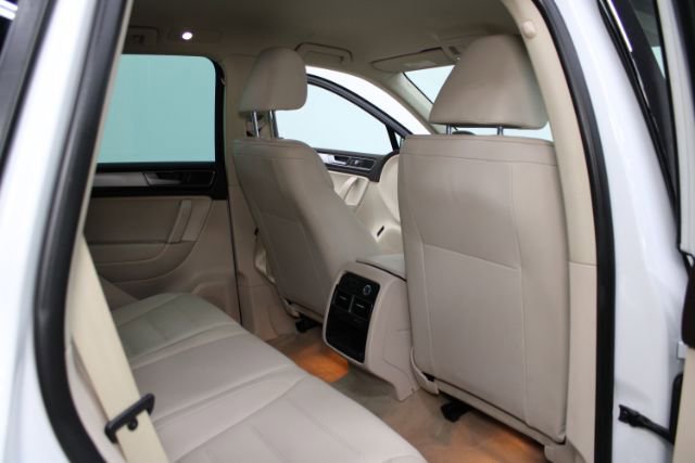 Used 2015 Volkswagen Touareg Sport AWD/4WD image 20