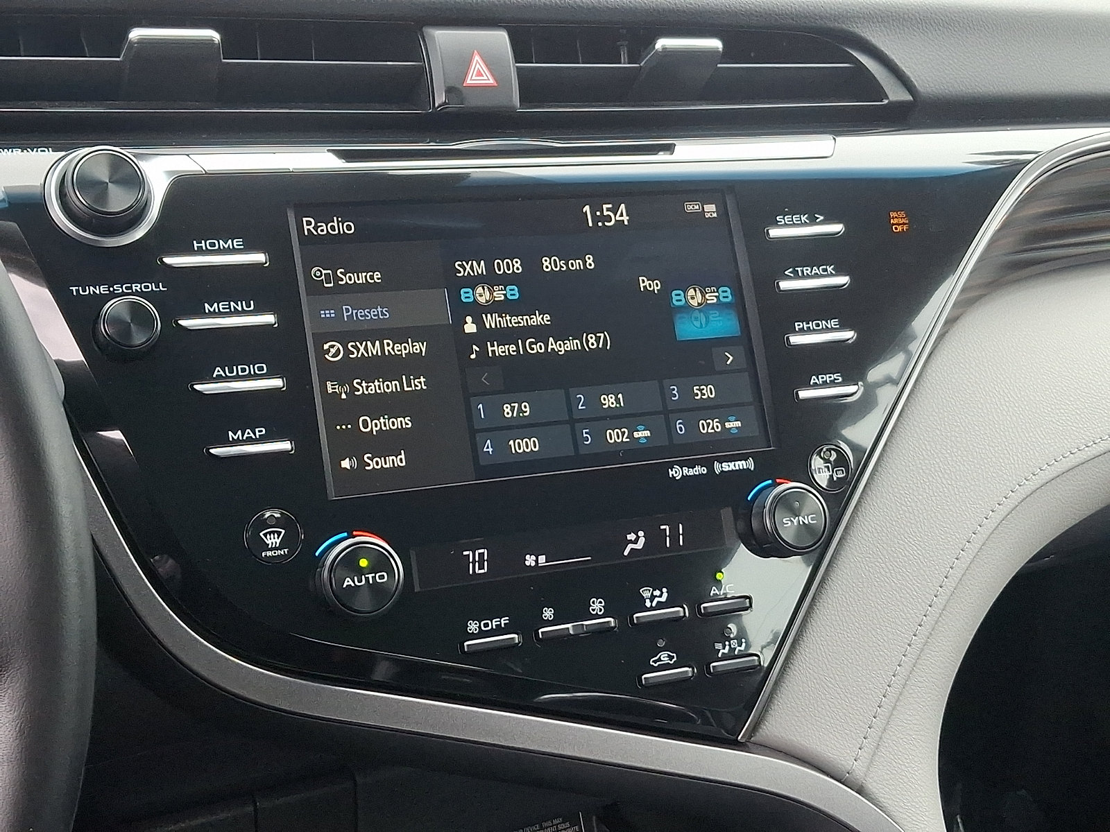 Used 2020 Toyota Camry XLE FWD image 19