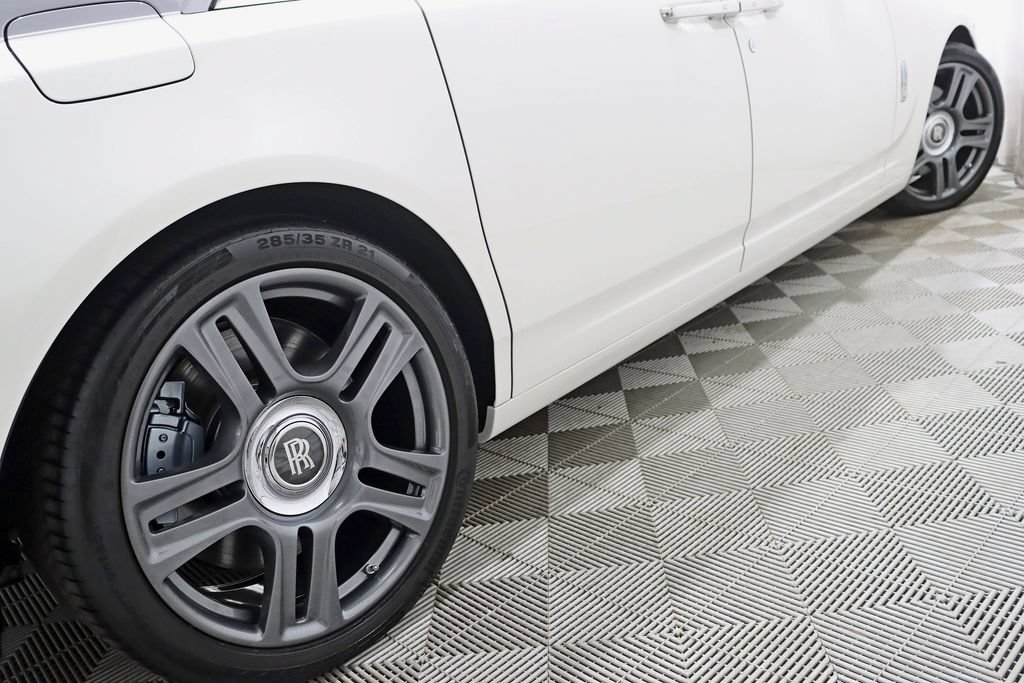 Used 2016 Rolls-Royce Ghost RWD image 12