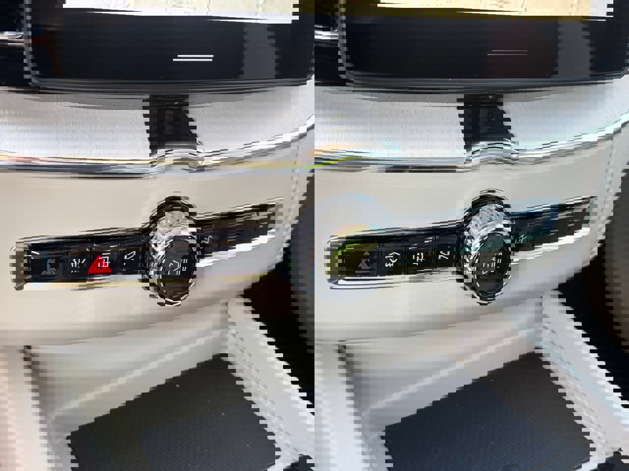 New 2026 Volvo XC60 T8 Ultra w/ Protection Package Premier image 15