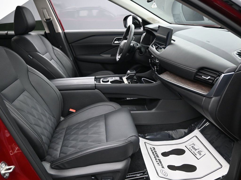 Used 2025 Nissan Rogue Platinum w/ Platinum Premium Package image 35