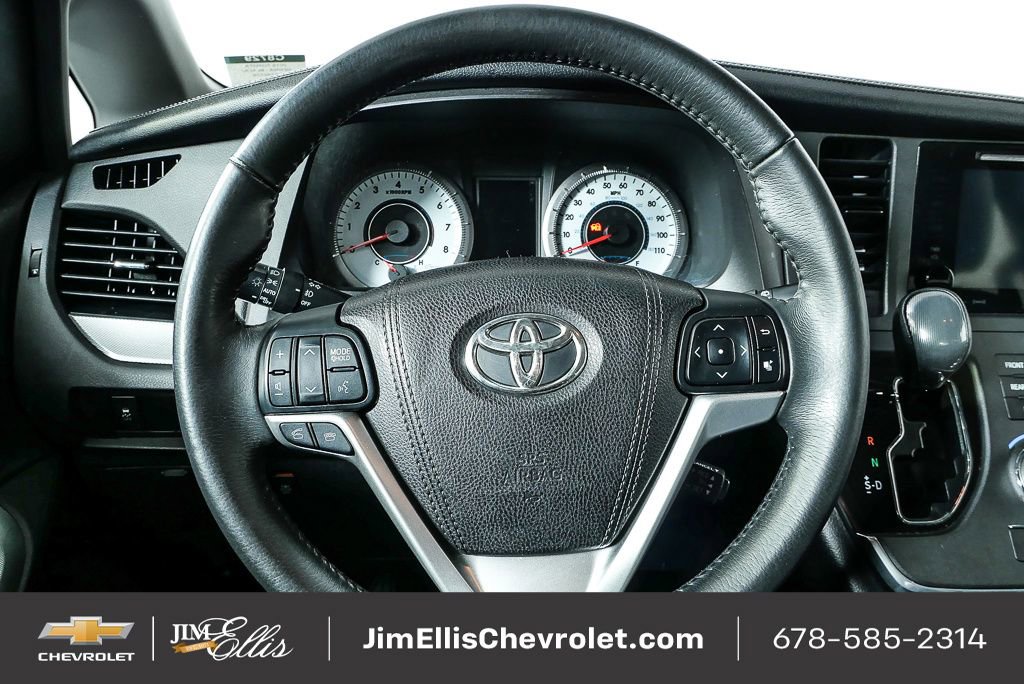 Used 2016 Toyota Sienna SE image 10