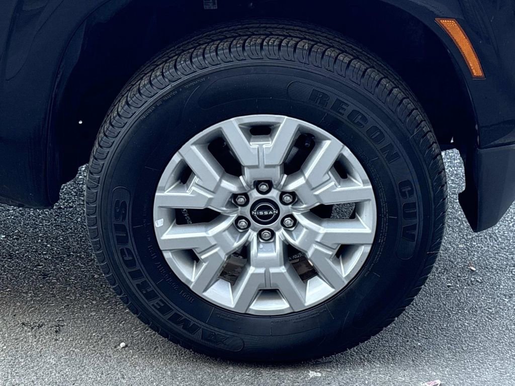 Used 2023 Nissan Frontier SV image 11