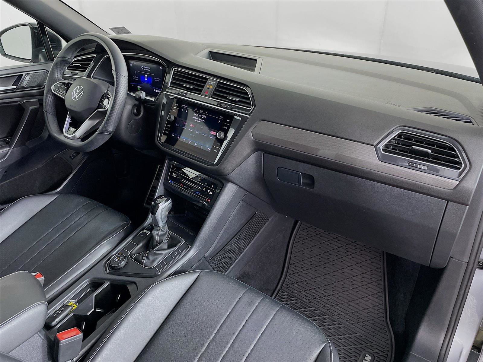 Used 2022 Volkswagen Tiguan SE R-Line AWD/4WD image 32