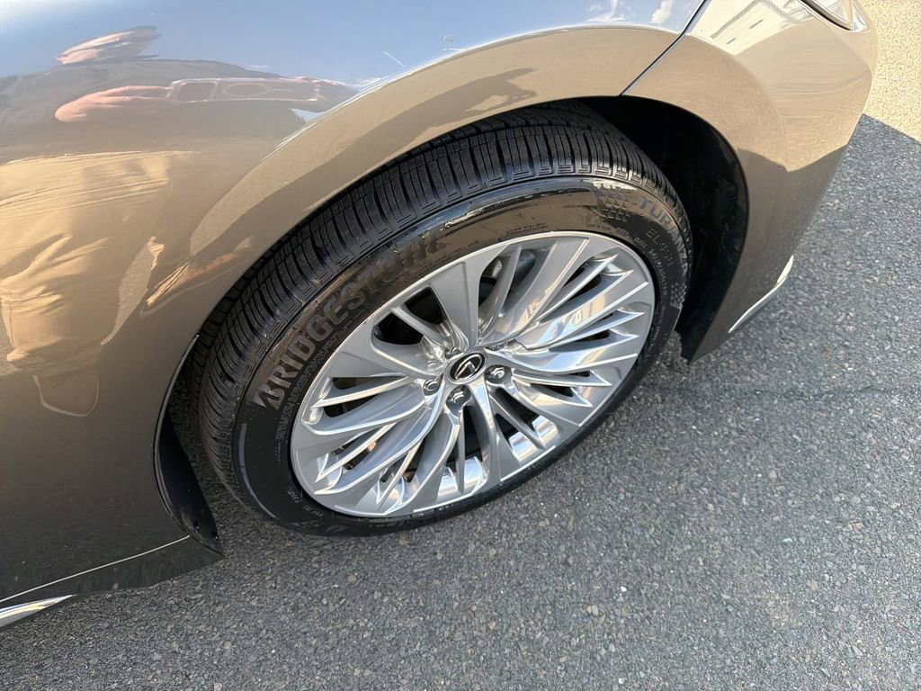 Used 2023 Lexus LS 500 AWD w/ Interior Upgrade Package image 33
