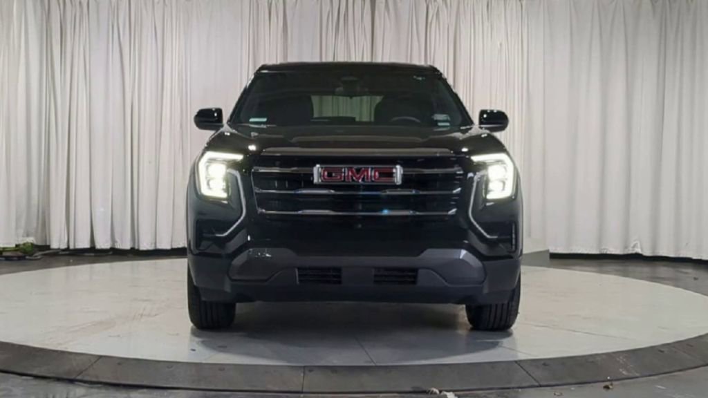 Used 2026 GMC Terrain Elevation w/ LPO, Floor Liner Package image 3