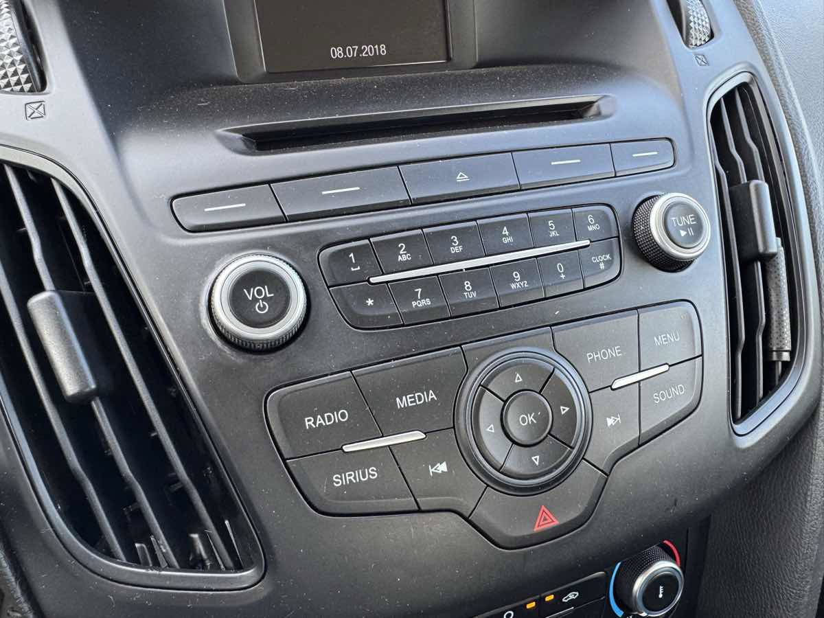 Used 2017 Ford Focus SE FWD image 26