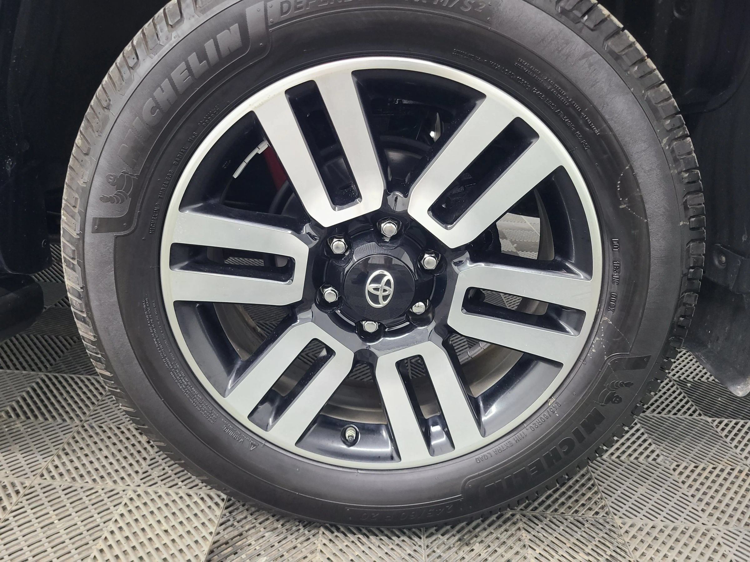 Used 2018 Toyota 4Runner Limited AWD/4WD image 17