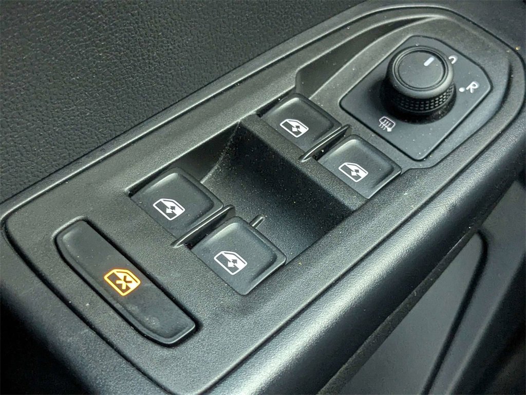 Used 2024 Volkswagen Taos SE image 18