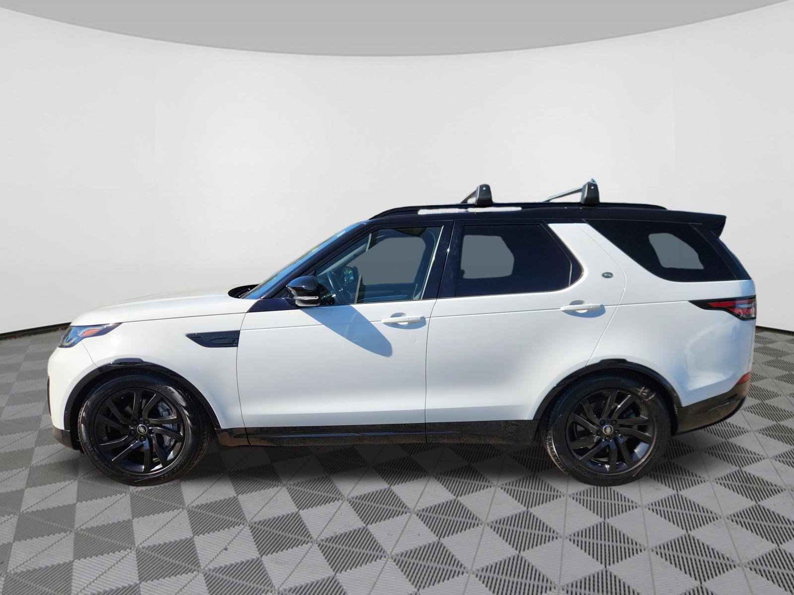 Used 2020 Land Rover Discovery Landmark AWD/4WD image 5
