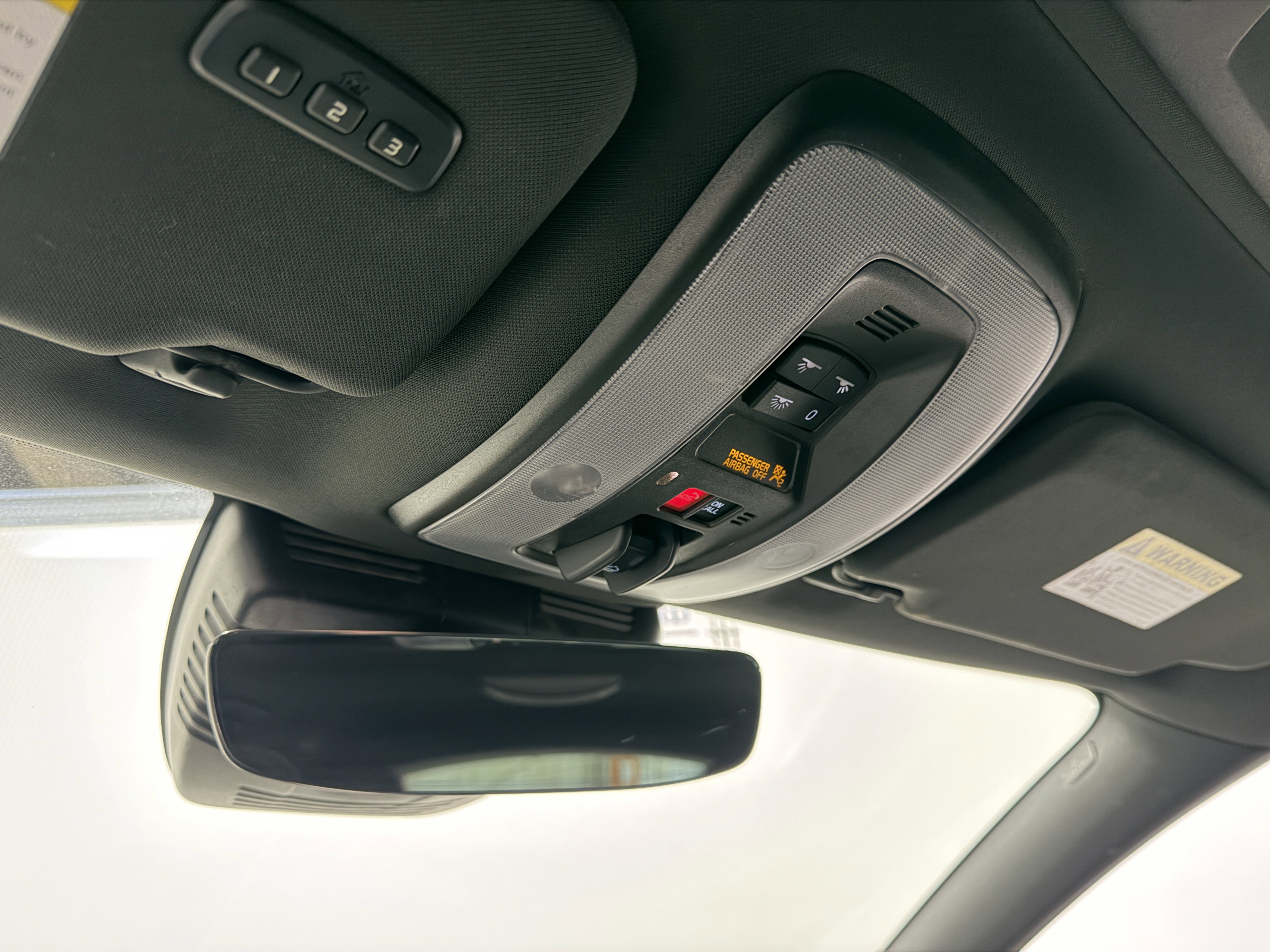 Used 2017 Volvo V60 T6 R-Design Platinum w/ Climate Package image 8