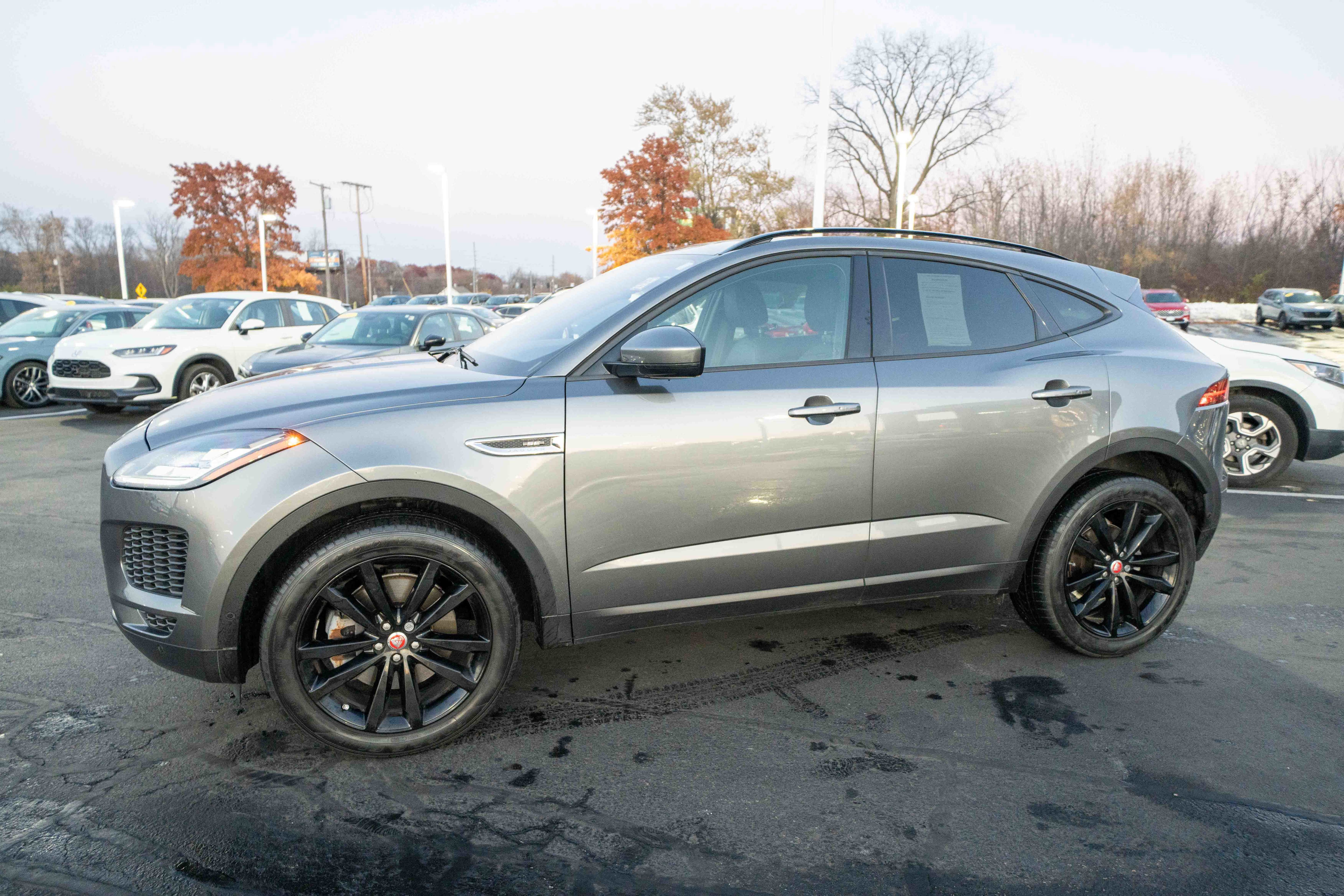 Used 2020 Jaguar E-PACE SE image 3