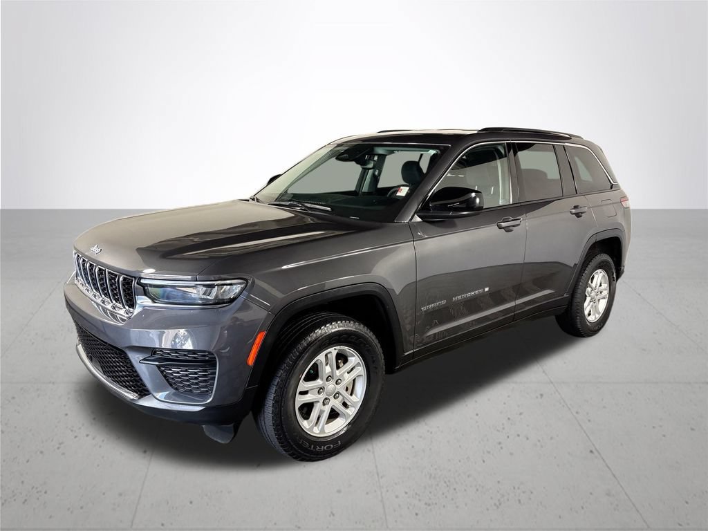 Used 2023 Jeep Grand Cherokee Laredo w/ Luxury Tech Group I AWD/4WD image 2