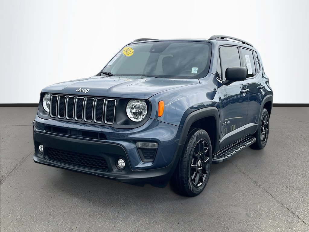 Used 2023 Jeep Renegade Latitude w/ Premium Group AWD/4WD image 3