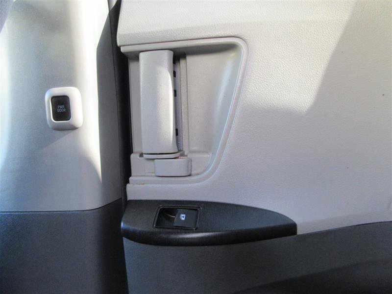 Used 2020 Toyota Sienna LE image 24