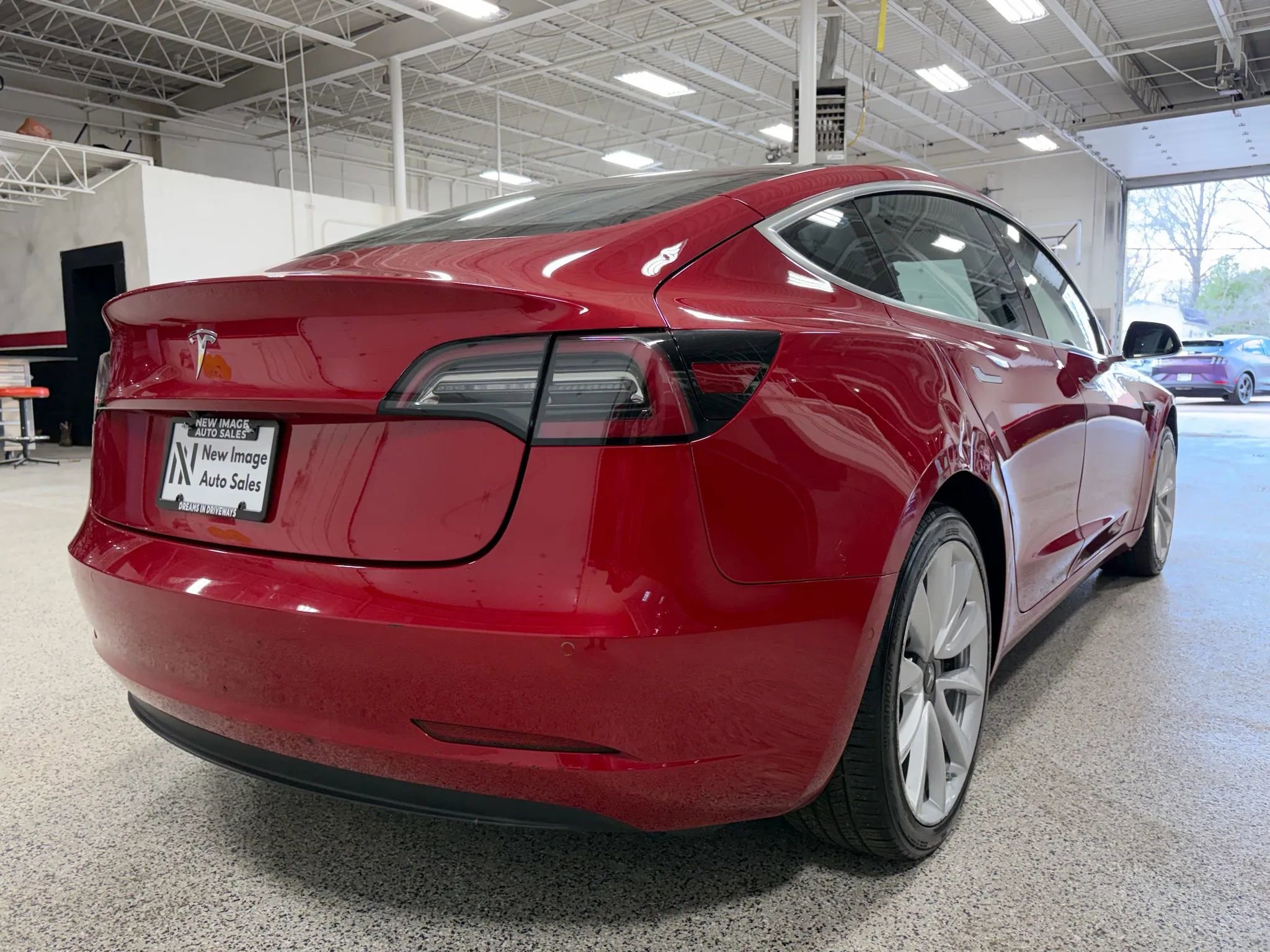 Used 2018 Tesla Model 3 Mid Range image 2
