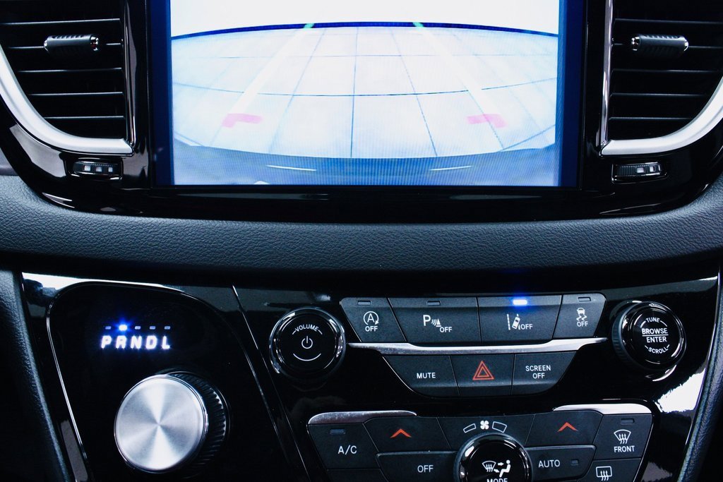 Used 2025 Chrysler Pacifica Select image 25